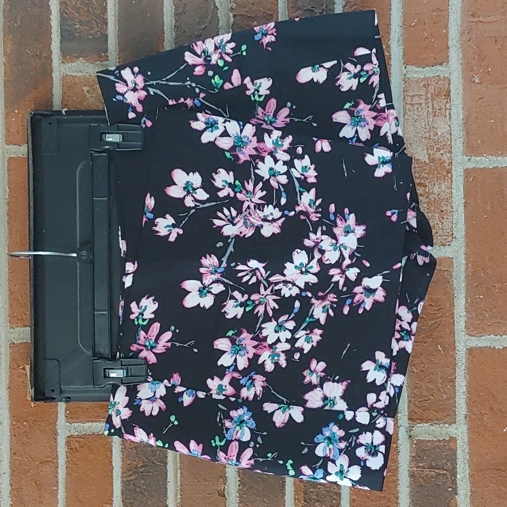 Express Black Floral Skort Size 10 (1062)